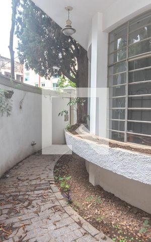 Casa à venda com 400m², 4 quartos e 2 vagas Casa à venda com 400m², 4 quartos e 2 vagasQuintal