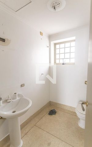 Casa à venda com 400m², 4 quartos e 2 vagas Casa à venda com 400m², 4 quartos e 2 vagasBanheiro social