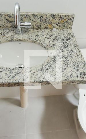 Apartamento à venda com 45m², 2 quartos e sem vaga Apartamento à venda com 45m², 2 quartos e sem vagaBanheiro