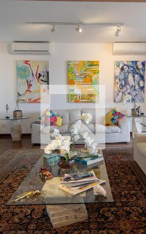 Apartamento à venda com 224m², 3 quartos e 1 vaga Apartamento à venda com 224m², 3 quartos e 1 vagaSala