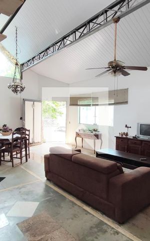 Casa à venda com 200m², 3 quartos e 8 vagas Casa à venda com 200m², 3 quartos e 8 vagasSala de Jantar / Sala de Estar