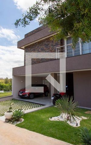 Casa de condomínio para alugar com 339m², 4 quartos e 4 vagas Casa de condomínio para alugar com 339m², 4 quartos e 4 vagasFachada