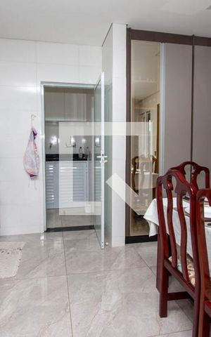 Casa de condomínio para alugar com 339m², 4 quartos e 4 vagas Casa de condomínio para alugar com 339m², 4 quartos e 4 vagasCozinha - Armários