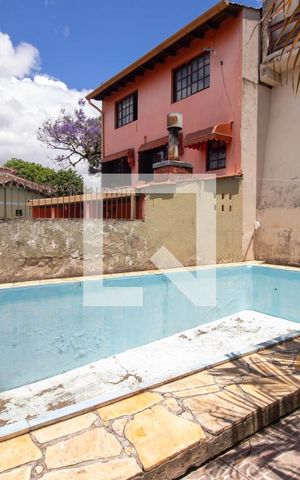 Casa à venda com 280m², 3 quartos e 1 vaga Casa à venda com 280m², 3 quartos e 1 vagaPiscina