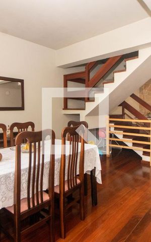 Casa à venda com 280m², 3 quartos e 1 vaga Casa à venda com 280m², 3 quartos e 1 vagaSala