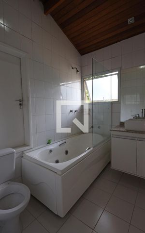 Casa para alugar com 150m², 4 quartos e 2 vagas3º  andar - suíte principal - banheiro