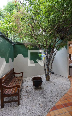 Casa para alugar com 150m², 4 quartos e 2 vagasÁrea coimum - detalhes