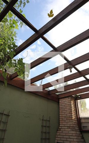 Casa para alugar com 150m², 4 quartos e 2 vagas1º  andar - fundos de quintal - detalhes