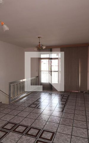 Casa à venda com 260m², 3 quartos e 3 vagasSala