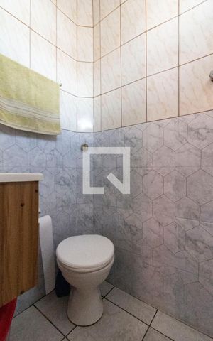 Casa à venda com 260m², 4 quartos e 5 vagas Casa à venda com 260m², 4 quartos e 5 vagasBanheiro 2