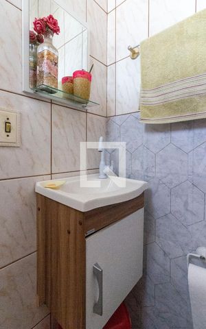 Casa à venda com 260m², 4 quartos e 5 vagas Casa à venda com 260m², 4 quartos e 5 vagasBanheiro 2