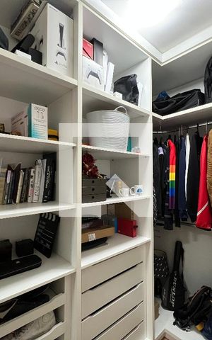 Casa à venda com 324m², 4 quartos e 5 vagasCloset do quarto 4