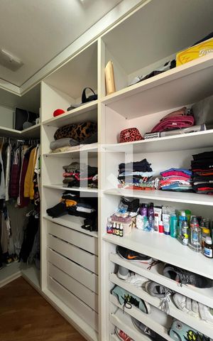 Casa à venda com 324m², 4 quartos e 5 vagasCloset do quarto 3