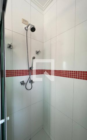 Casa à venda com 324m², 4 quartos e 5 vagasBanheiro do Quarto 1