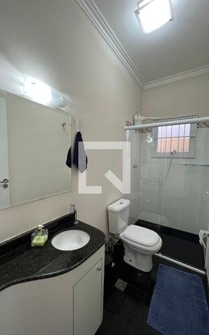 Casa à venda com 324m², 4 quartos e 5 vagasBanheiro social