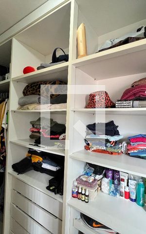 Casa à venda com 324m², 4 quartos e 5 vagasCloset do quarto 3