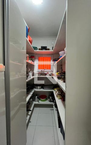 Casa à venda com 324m², 4 quartos e 5 vagasDespensa