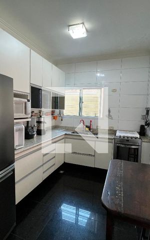 Casa à venda com 324m², 4 quartos e 5 vagasCozinha