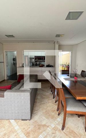 Casa à venda com 324m², 4 quartos e 5 vagasSala de jantar