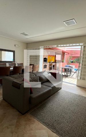 Casa à venda com 324m², 4 quartos e 5 vagasSala de jantar