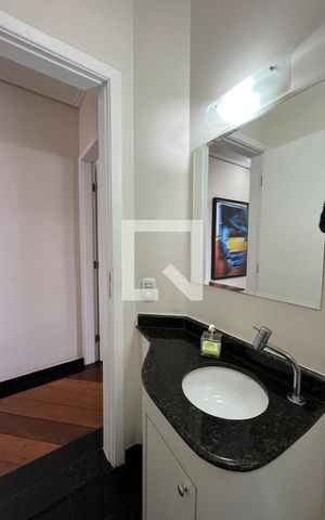 Casa à venda com 324m², 4 quartos e 5 vagasBanheiro social