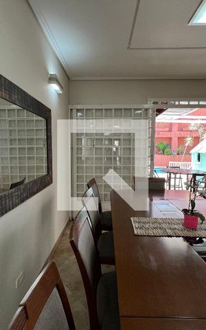 Casa à venda com 324m², 4 quartos e 5 vagasSala de jantar