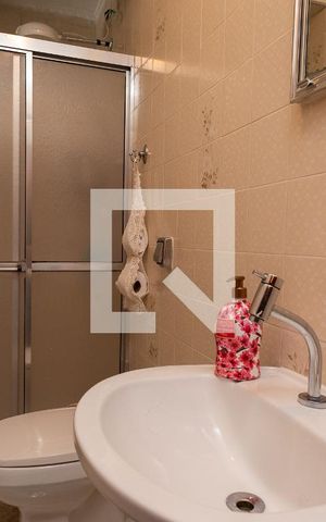 Casa à venda com 223m², 3 quartos e 2 vagas Casa à venda com 223m², 3 quartos e 2 vagasBanheiro social