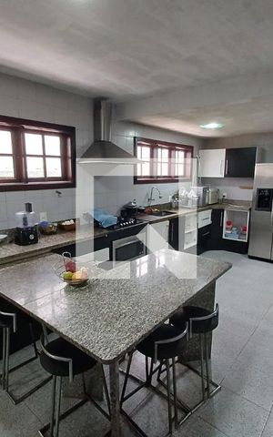 Casa de condomínio para alugar com 390m², 4 quartos e 2 vagas