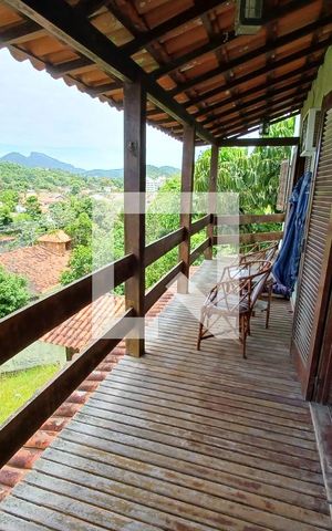 Casa de condomínio para alugar com 390m², 4 quartos e 2 vagas