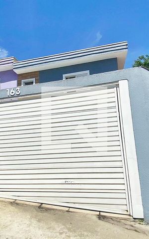Casa à venda com 59m², 2 quartos e 2 vagas Casa à venda com 59m², 2 quartos e 2 vagasFachada