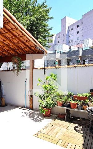 Casa à venda com 59m², 2 quartos e 2 vagasQuintal
