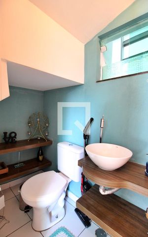 Casa à venda com 59m², 2 quartos e 2 vagasLavabo
