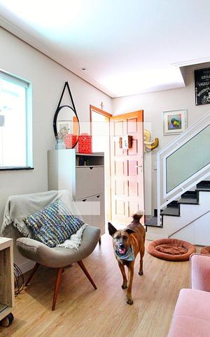 Casa à venda com 59m², 2 quartos e 2 vagasSala
