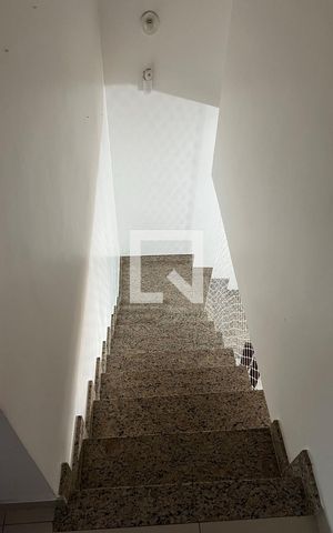 Casa à venda com 74m², 2 quartos e 1 vagaEscada