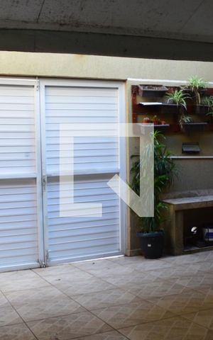 Casa à venda com 74m², 2 quartos e 1 vagaGaragem