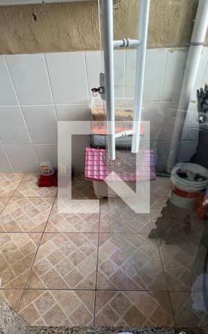 Casa à venda com 74m², 2 quartos e 1 vagaÁrea de serviço