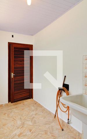 Casa à venda com 80m², 2 quartos e 1 vagaÁrea de Serviço