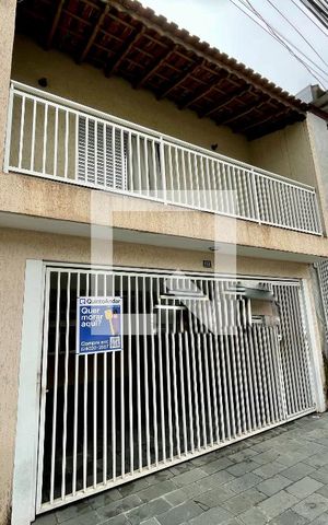 Casa à venda com 127m², 3 quartos e 2 vagas Casa à venda com 127m², 3 quartos e 2 vagasFachada