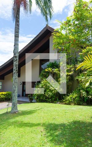 Casa à venda com 565m², 6 quartos e 4 vagasFachada 