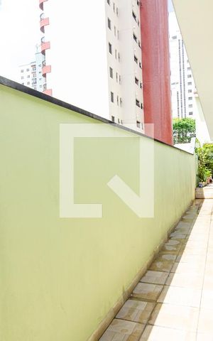 Casa à venda com 237m², 4 quartos e 2 vagas Casa à venda com 237m², 4 quartos e 2 vagasCorredor Externo