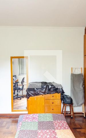 Casa à venda com 237m², 4 quartos e 2 vagas Casa à venda com 237m², 4 quartos e 2 vagasQuarto 4
