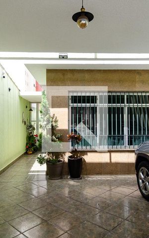 Casa à venda com 237m², 4 quartos e 2 vagas Casa à venda com 237m², 4 quartos e 2 vagasGaragem