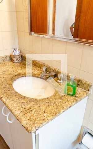 Casa à venda com 237m², 4 quartos e 2 vagas Casa à venda com 237m², 4 quartos e 2 vagasBanheiro da Suíte