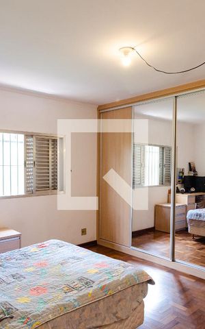 Casa à venda com 237m², 4 quartos e 2 vagas Casa à venda com 237m², 4 quartos e 2 vagasSuíte