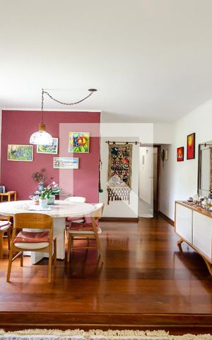 Casa à venda com 237m², 4 quartos e 2 vagas Casa à venda com 237m², 4 quartos e 2 vagasSala