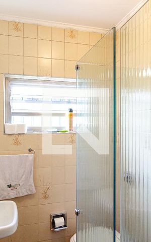 Casa à venda com 237m², 4 quartos e 2 vagas Casa à venda com 237m², 4 quartos e 2 vagasBanheiro Social