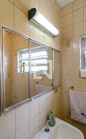 Casa à venda com 237m², 4 quartos e 2 vagas Casa à venda com 237m², 4 quartos e 2 vagasBanheiro Social
