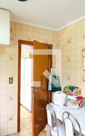 Casa à venda com 237m², 4 quartos e 2 vagas Casa à venda com 237m², 4 quartos e 2 vagasCozinha