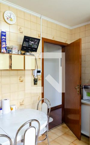 Casa à venda com 237m², 4 quartos e 2 vagas Casa à venda com 237m², 4 quartos e 2 vagasCozinha