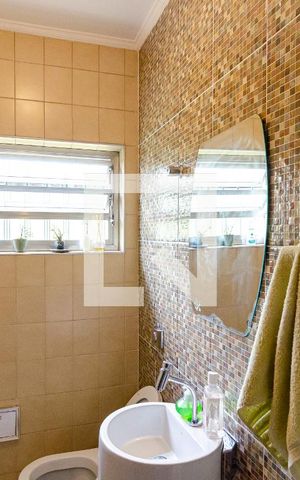 Casa à venda com 237m², 4 quartos e 2 vagas Casa à venda com 237m², 4 quartos e 2 vagasLavabo